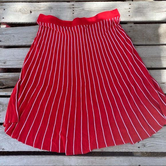 Katie Sturino Rosalind Pleated Knit Skirt plus 3X - Picture 3 of 6